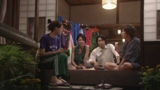 ホタルノヒカリ2綾瀬はるか藤木直人板谷由夏安田顕縁側にて.jpg