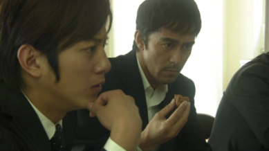 新参者阿部寛溝端淳平2.jpg
