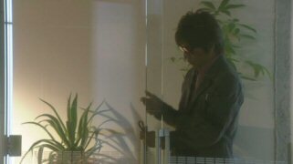 月の恋人木村拓哉ドアをこする.jpg