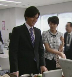 泣かないと決めた日榮倉奈々要潤.jpg